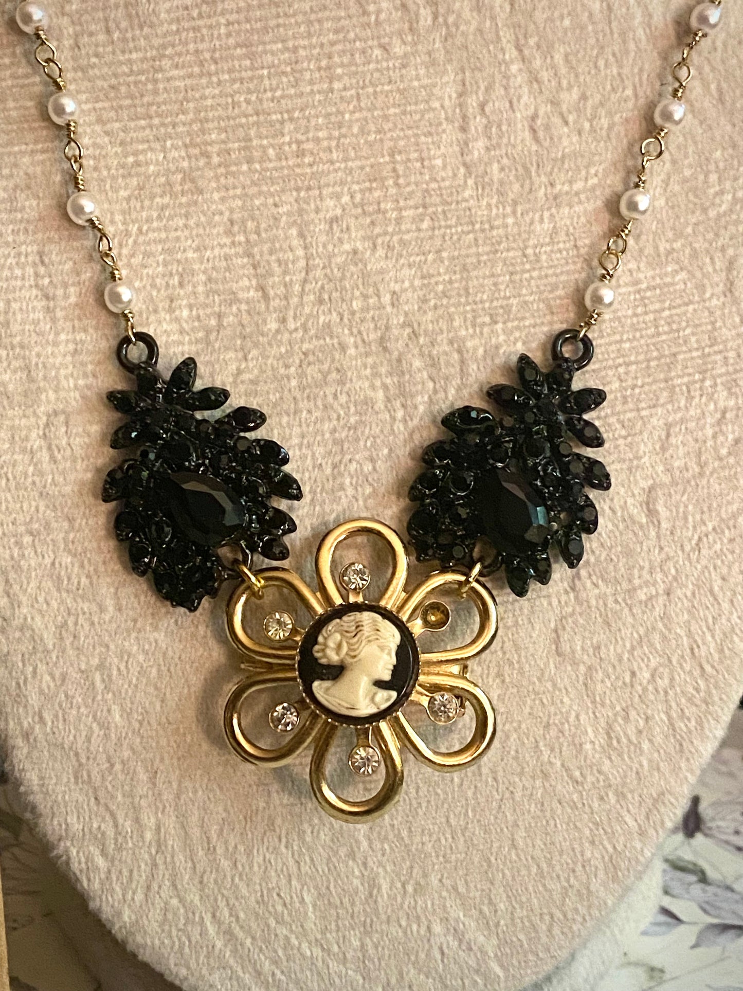 Gold Flourish Cameo