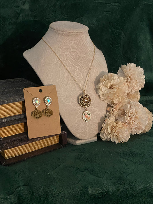 Rose Sparkle Necklace