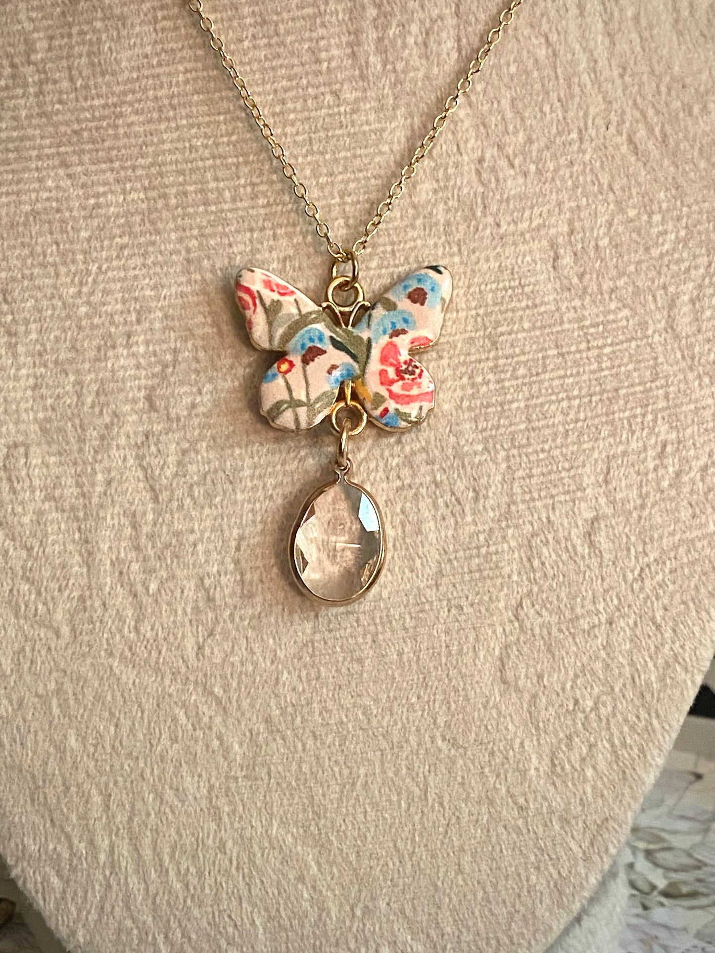 Light Floral Butterfly Pendant Necklace