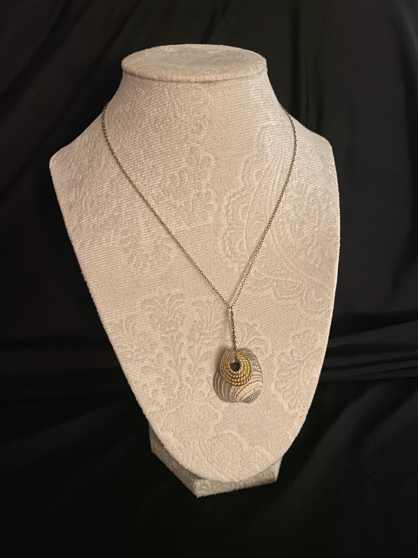 Rope Shell Necklace