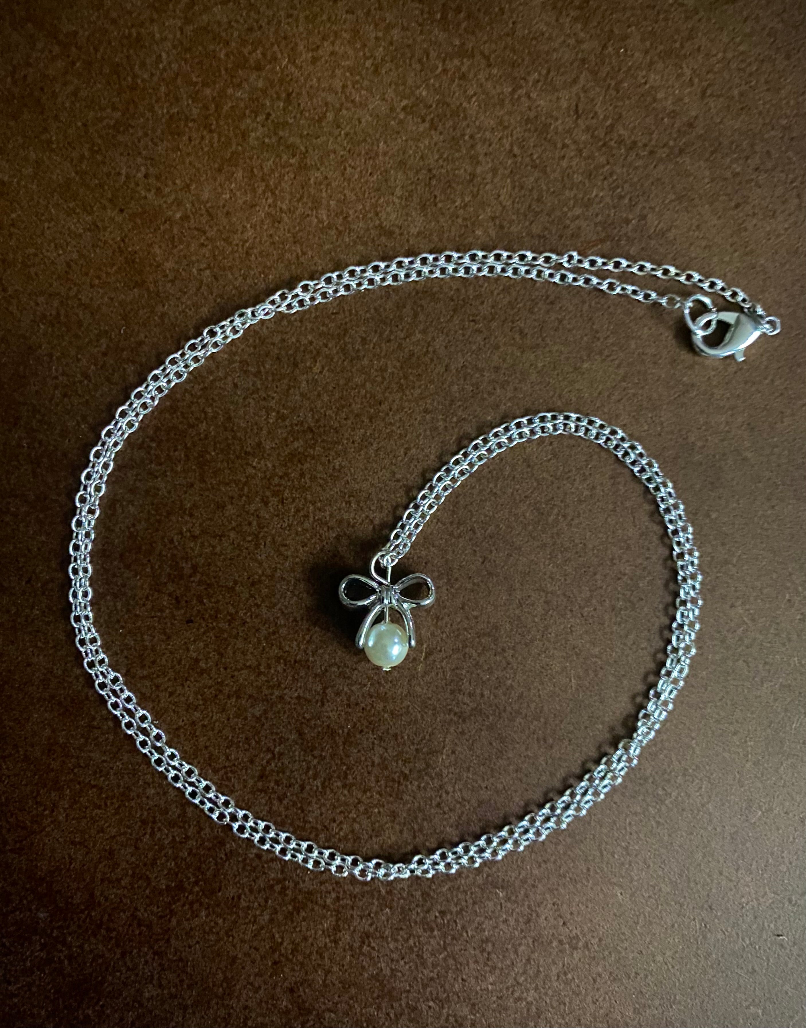 White Bow Set Silver