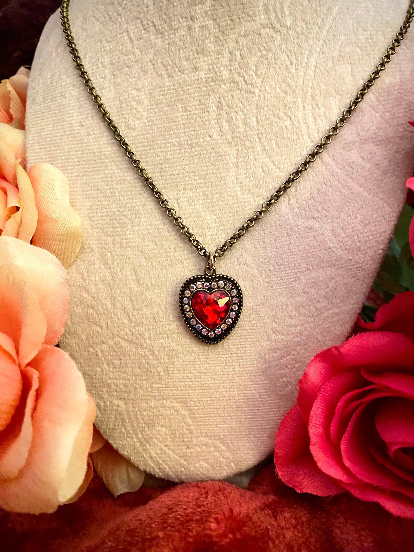 Red Heart Short Chain Necklace