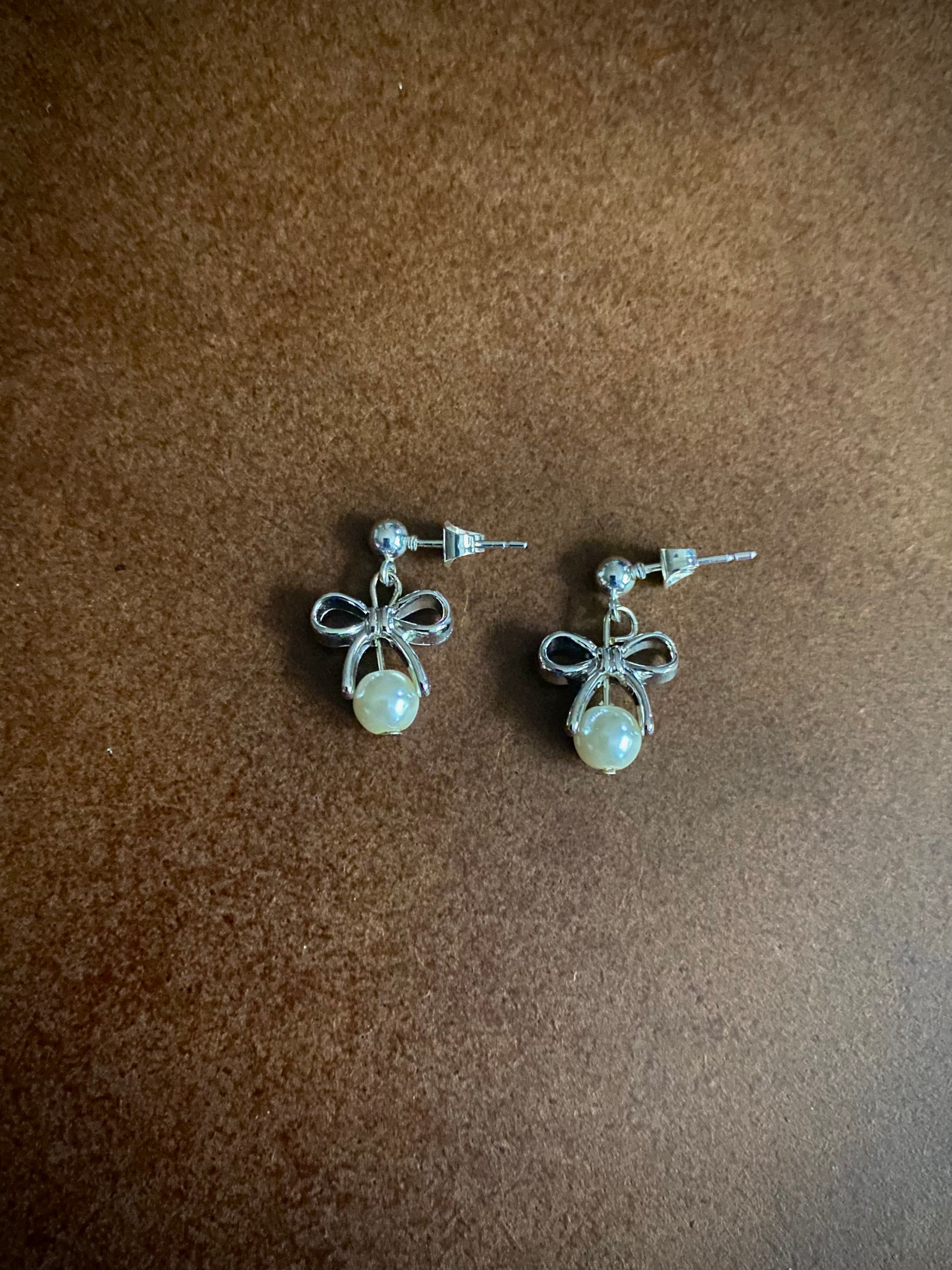 White Bow Set Silver
