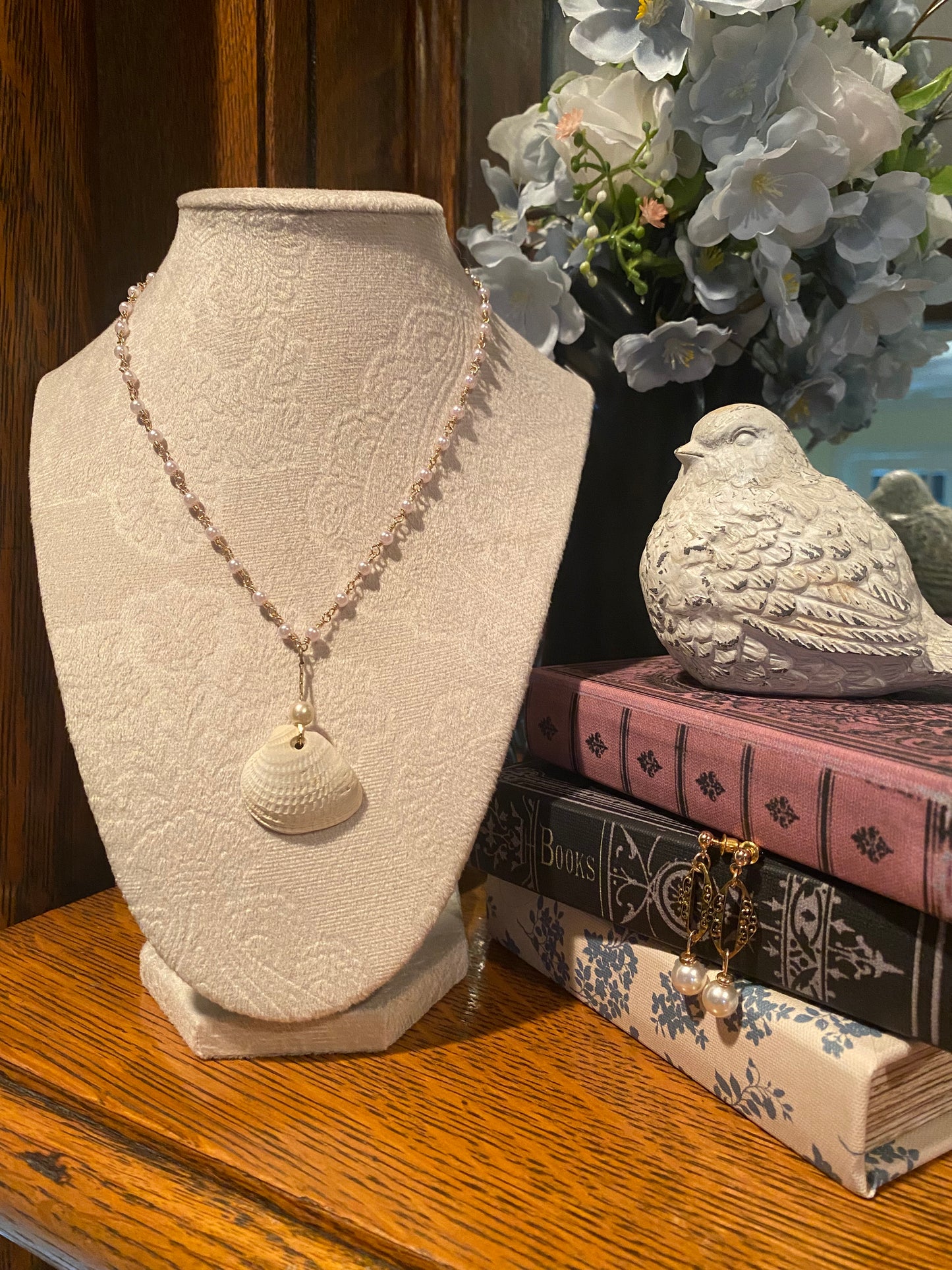 Pearl and White Shell Set