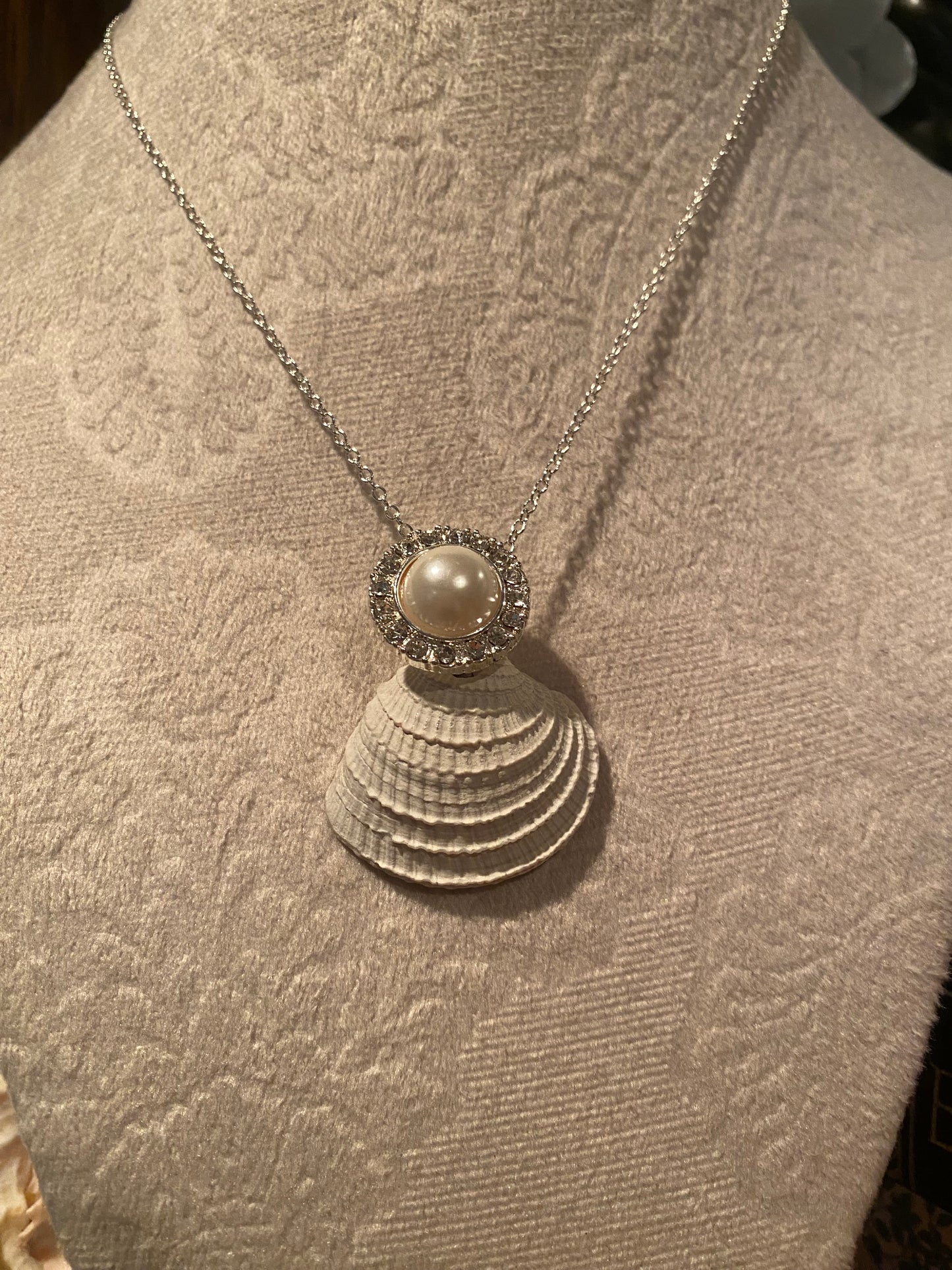 Sparkle Shell Necklace