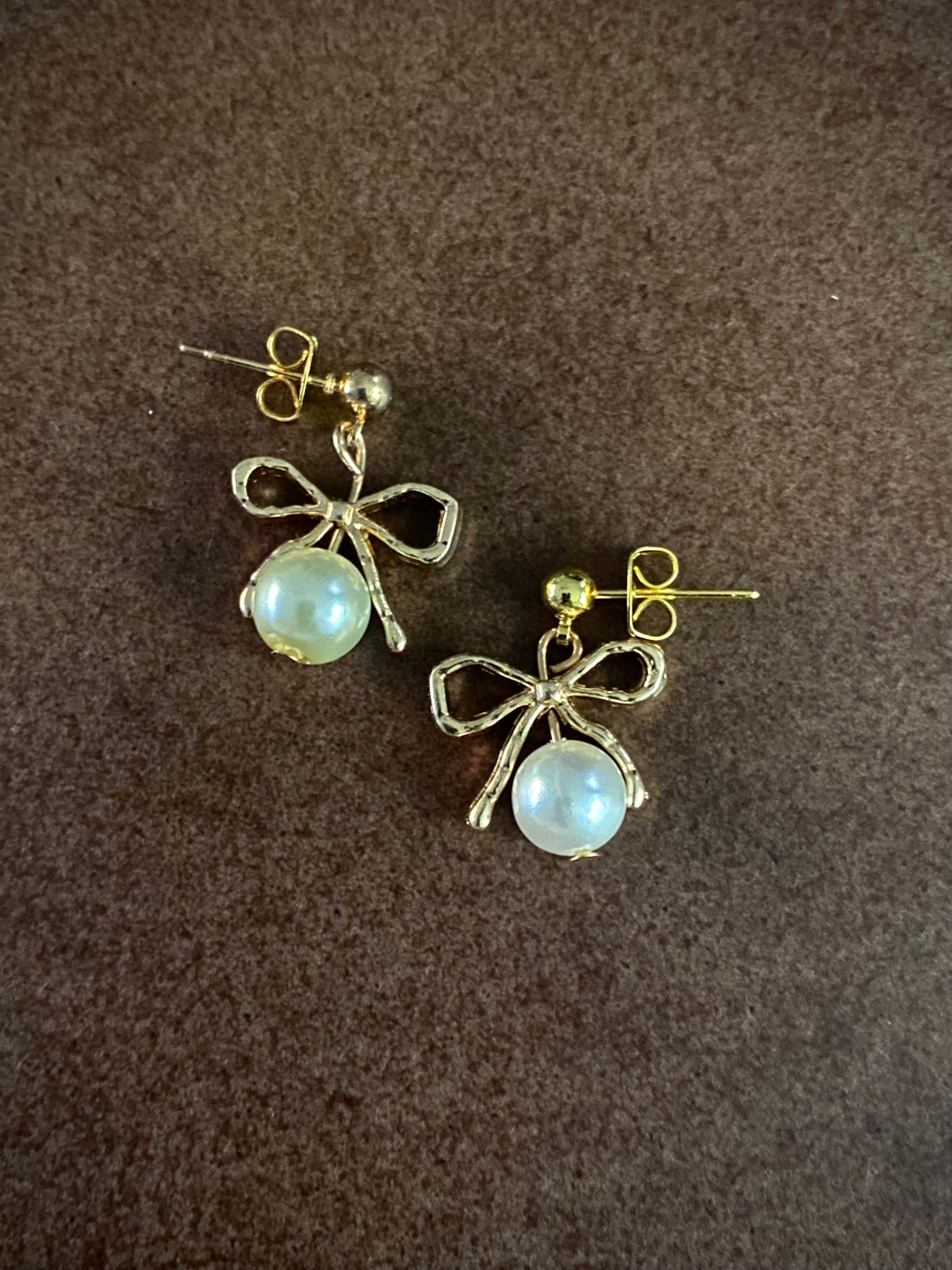 Gold and White Bow Set