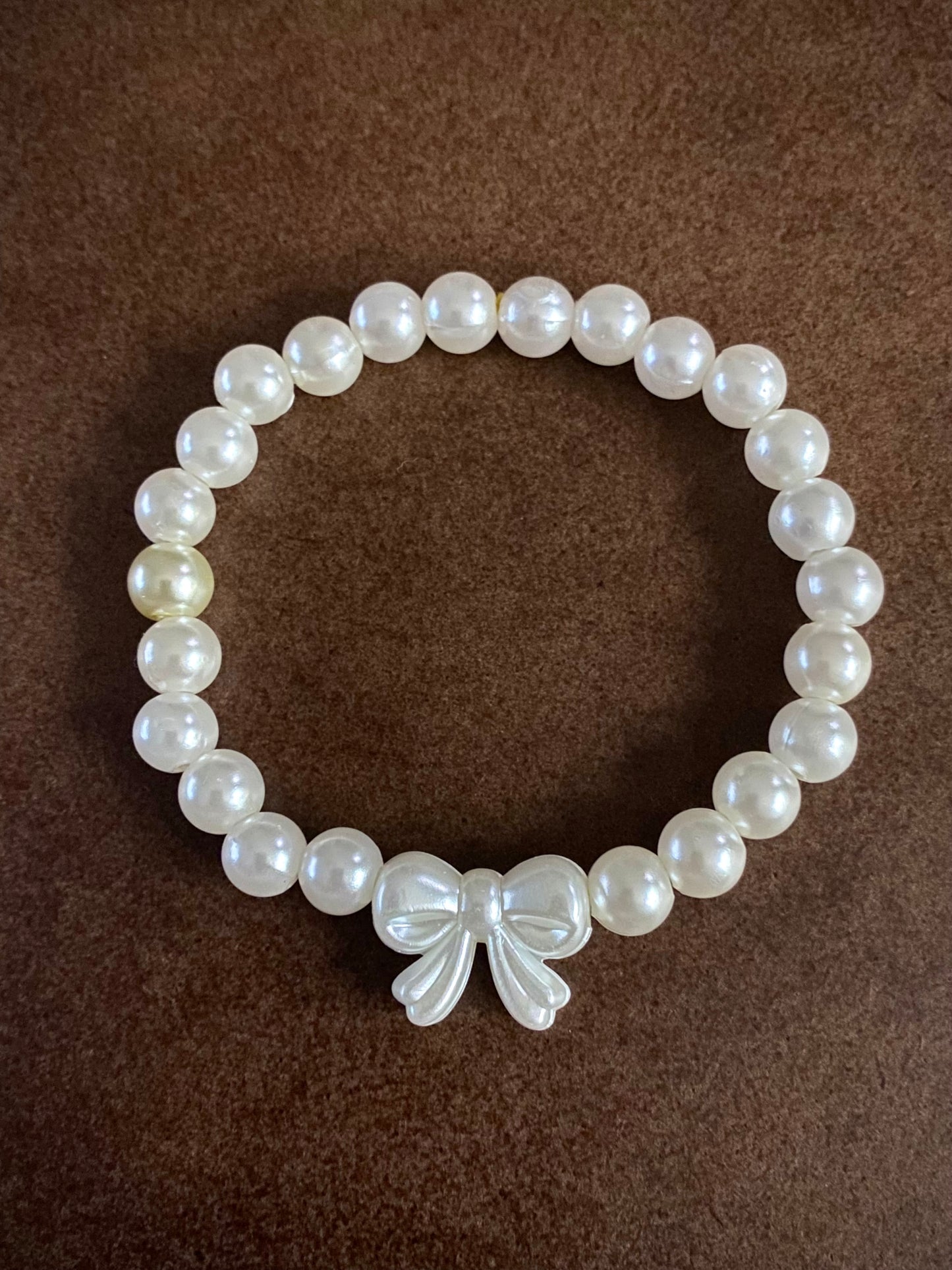 White Bow and Pearls Bracelet