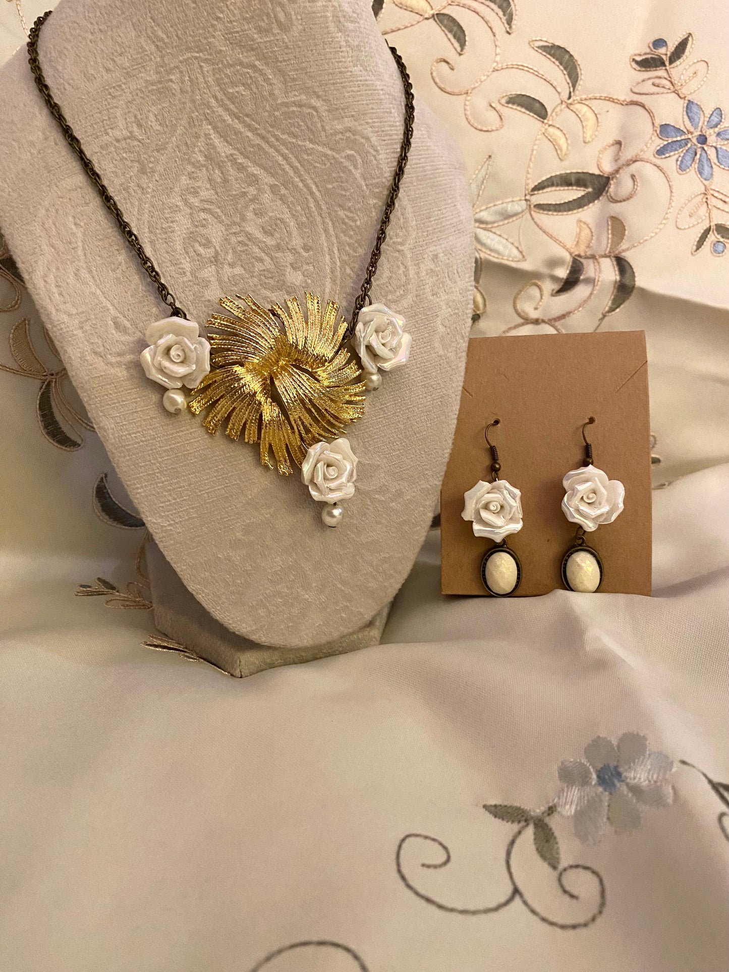 White and Gold Roses Set