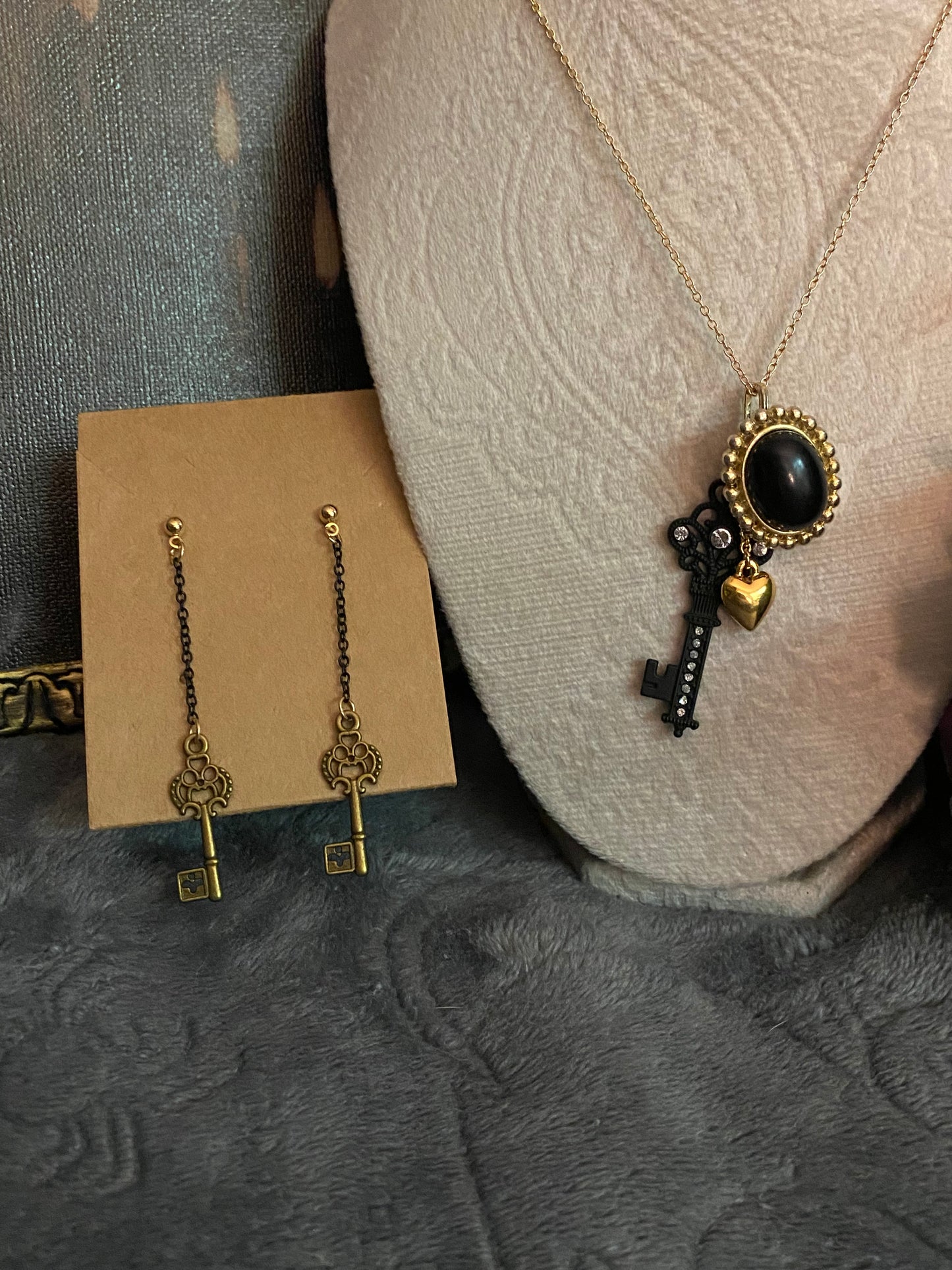 Black and Gold Key Charms Set