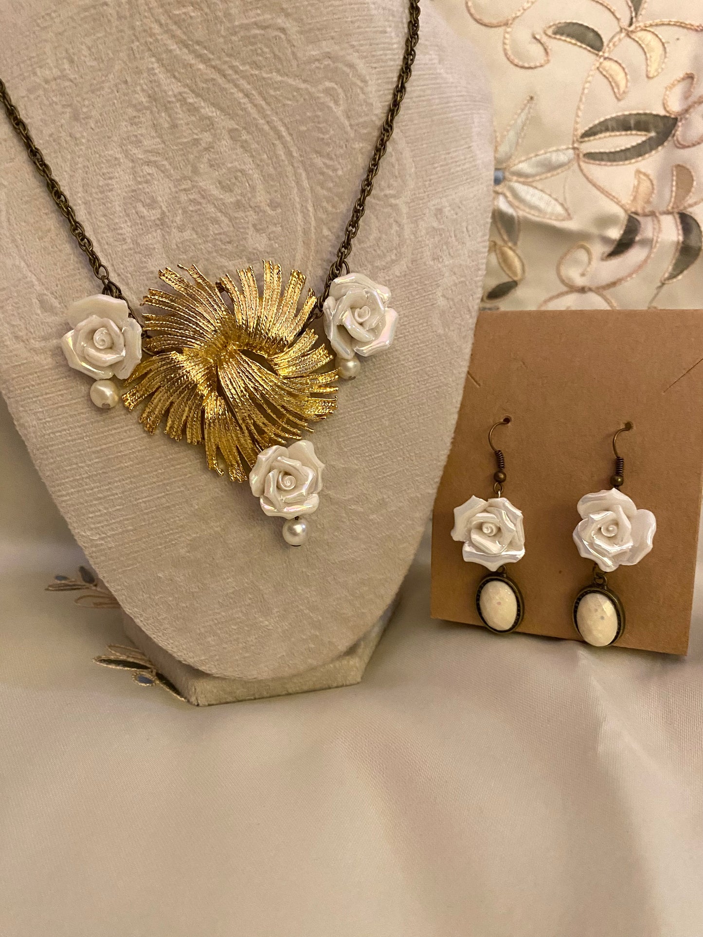 White and Gold Roses Set