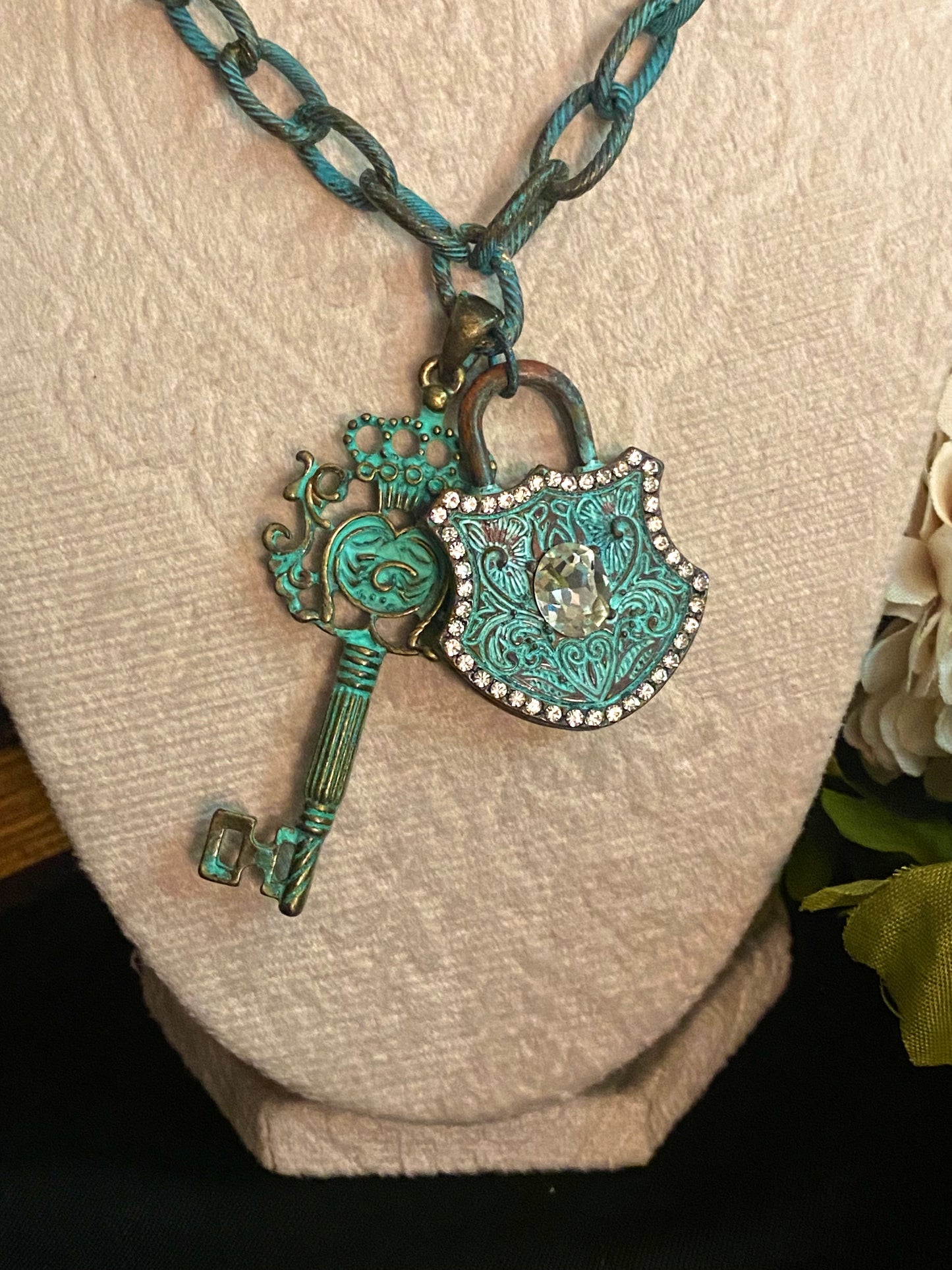 Antiqued Teal Chain and Key Set