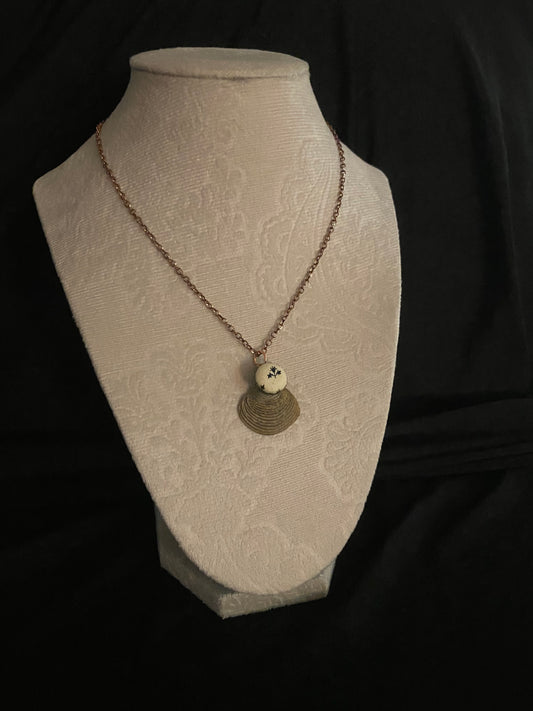 Button Detail Shell Necklace