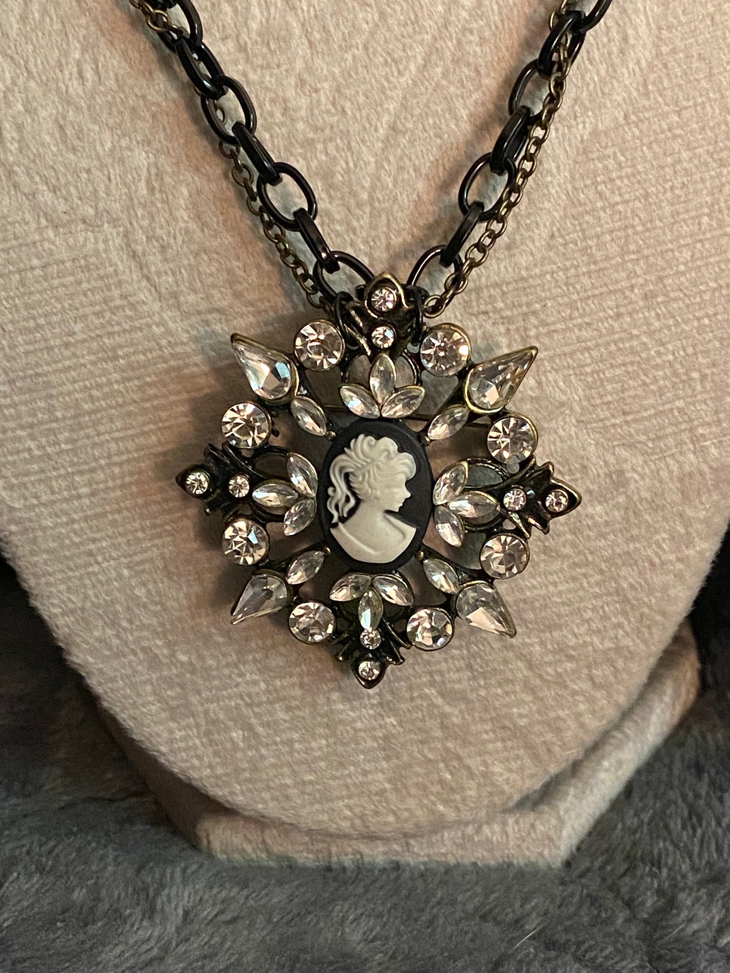 Sparkle Cameo Necklace