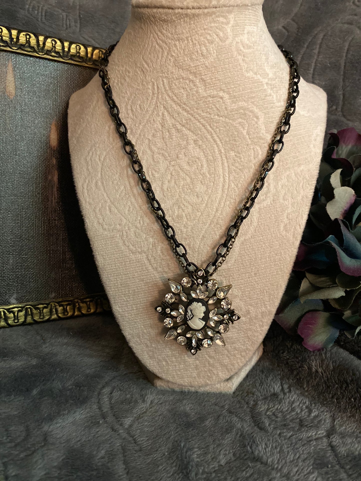 Sparkle Cameo Necklace