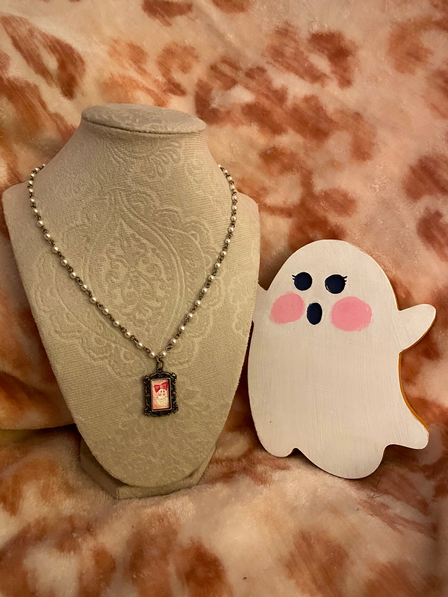 Bow Ghostie Pearl Necklace