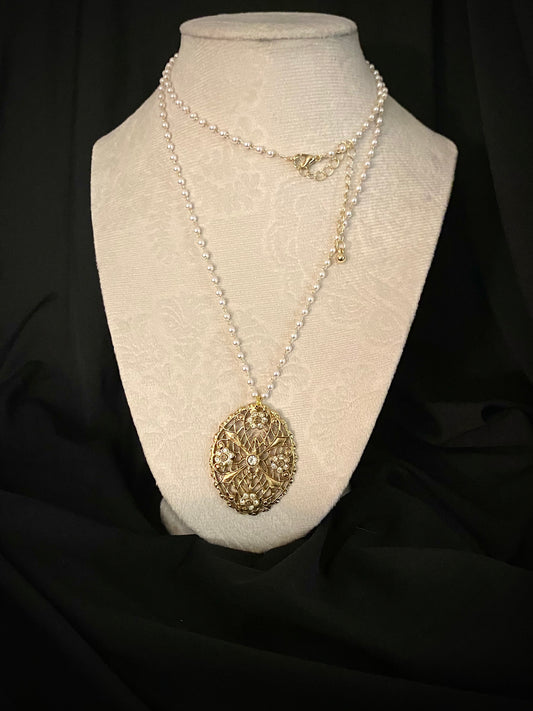 Vintage Gold and Pearl Necklace